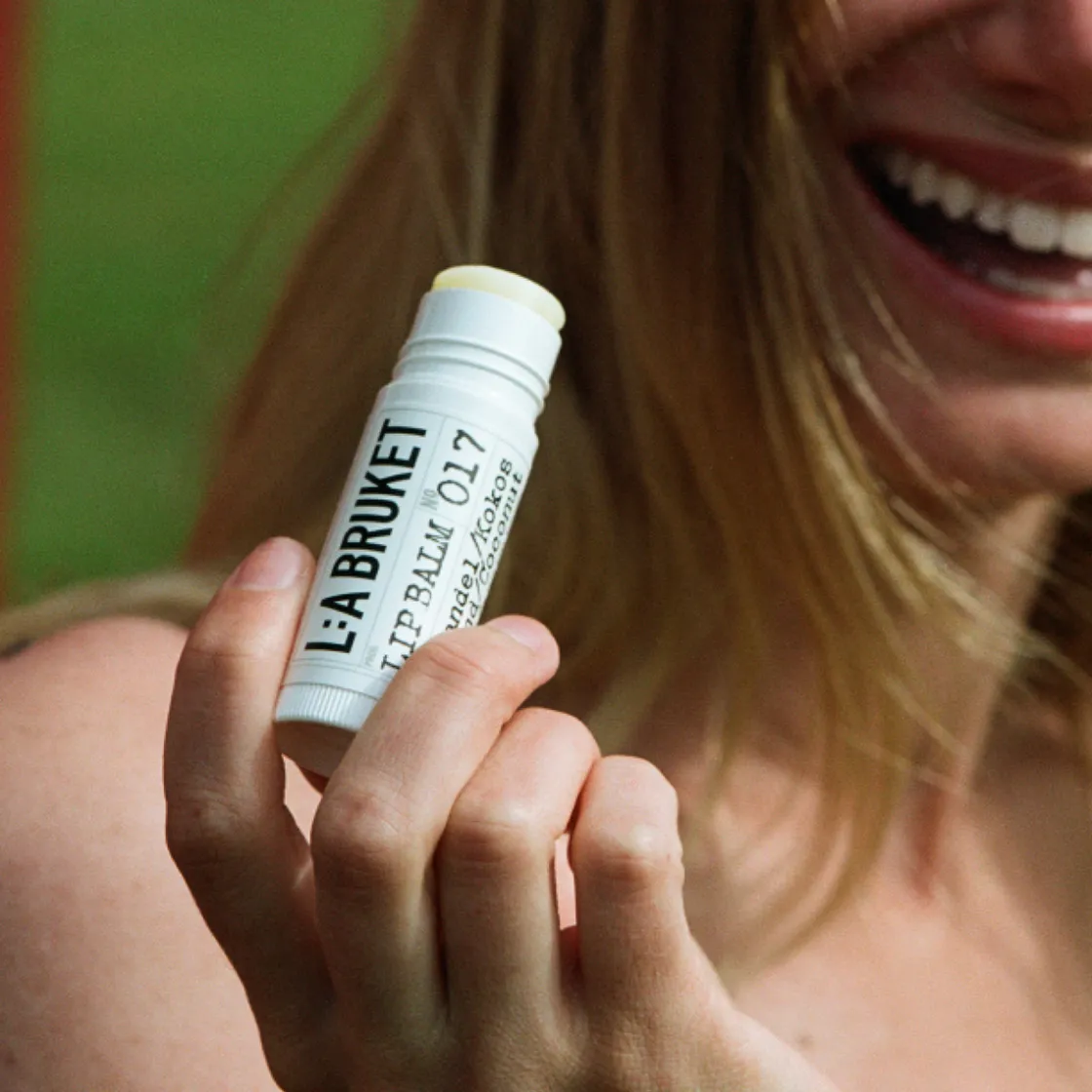 L:a Bruket 017 Lip Balm Almond/Coconut 14gr Online